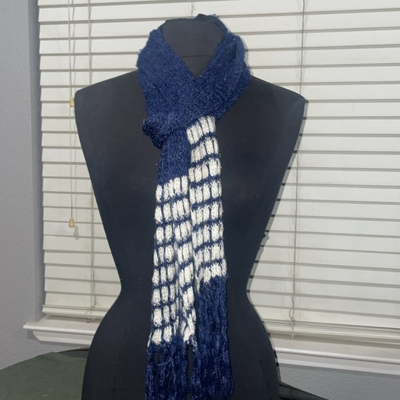 Assorted scarves - Picture 4 of 5